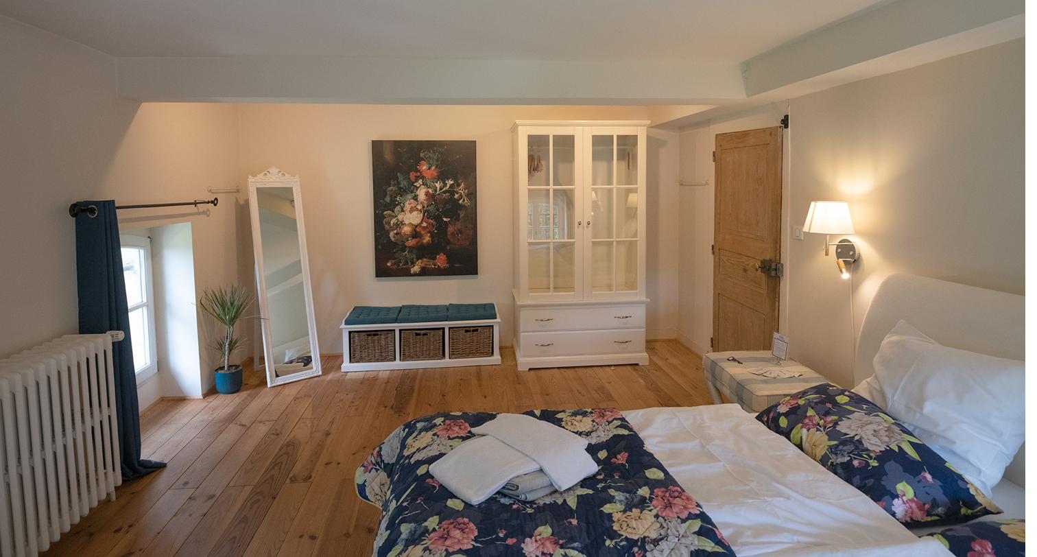 Chambre Verte, under the eaves on the top floor.
