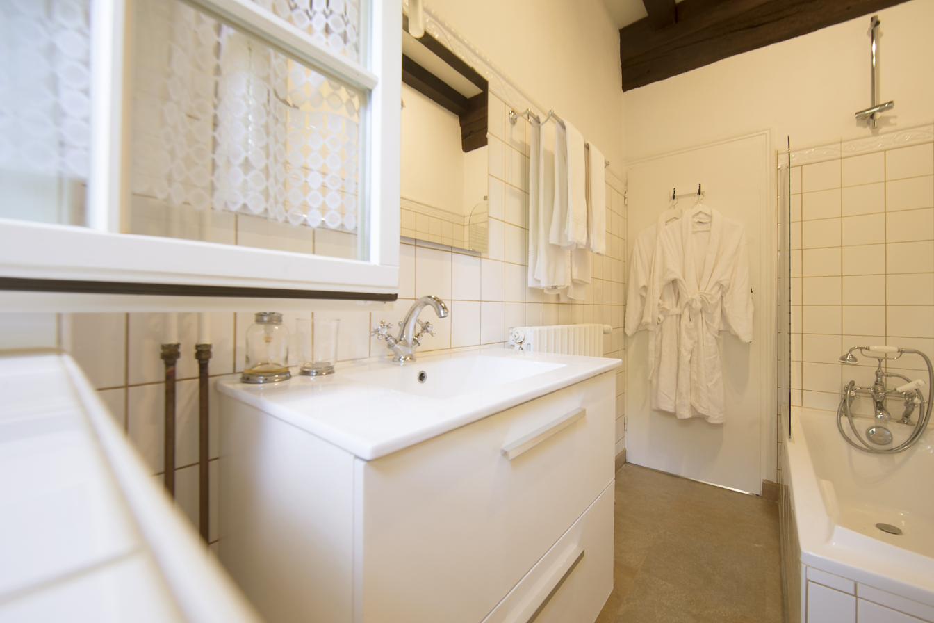 The Diane bathroom.