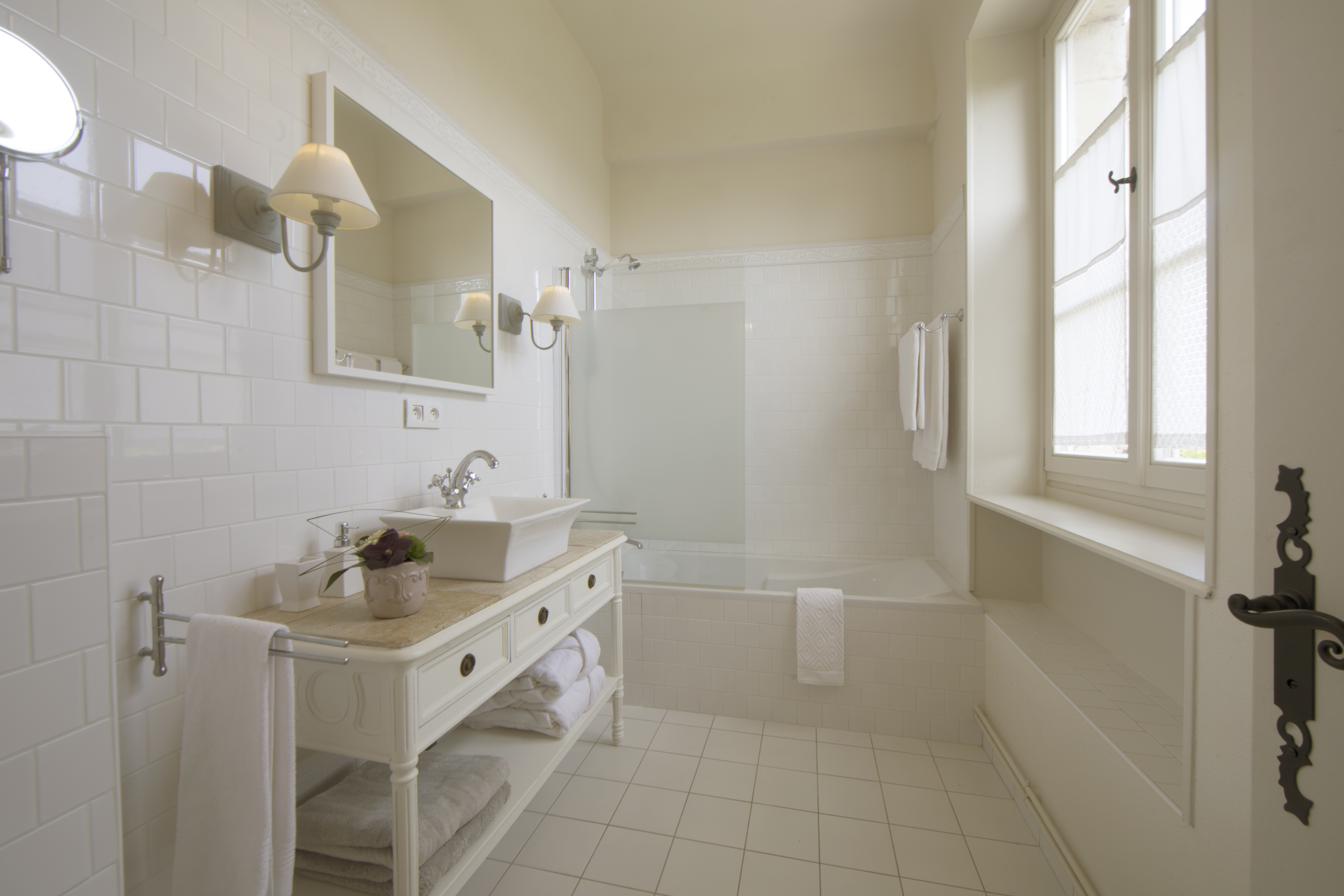 One of the two Porche bathrooms.
