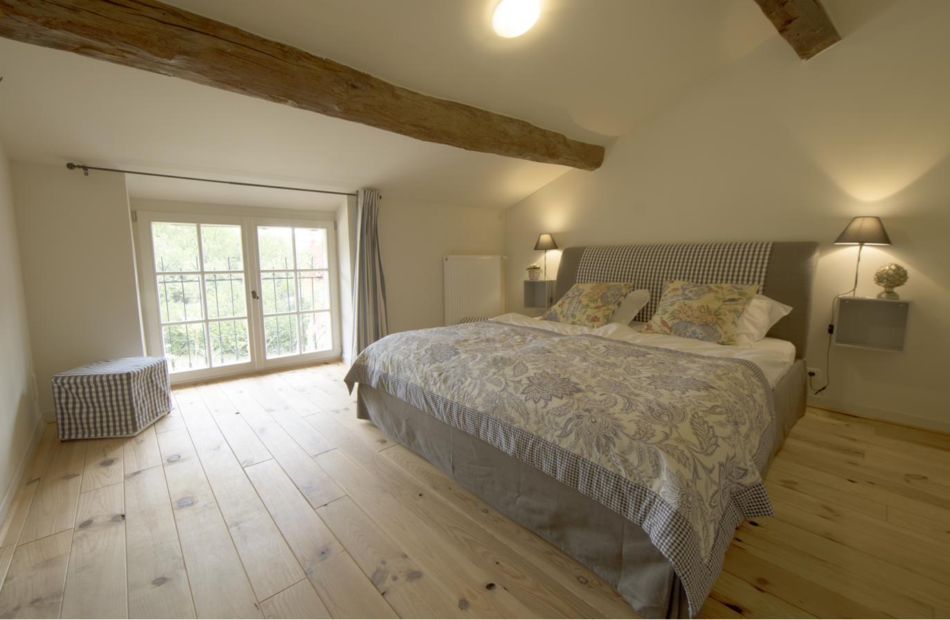 A bedroom in the Porche gîte.