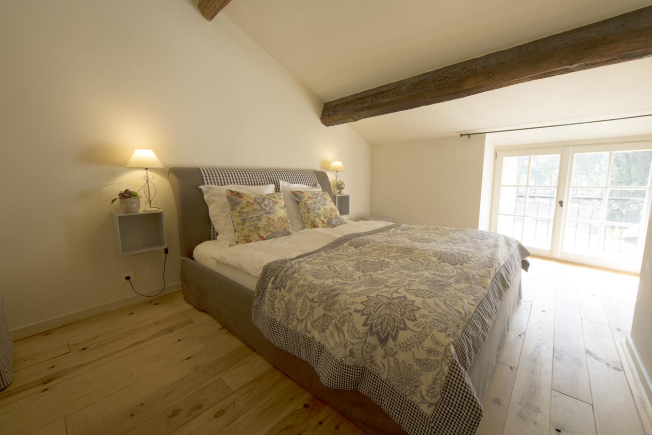 A second bedroom in Porche.